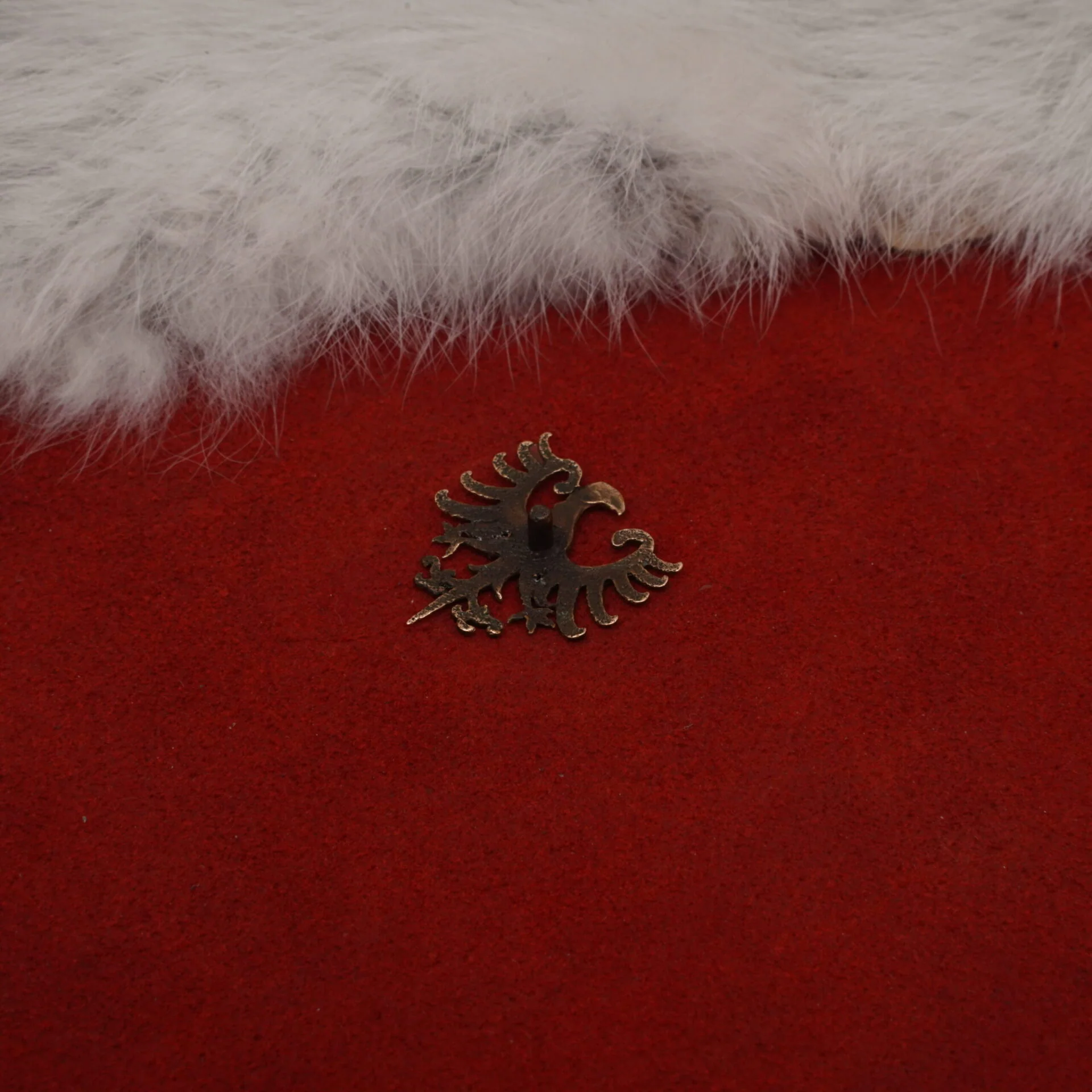 Alfiler de Bronce Antiguo con Insignia de Águila Heráldica - Insignia de Bronce Macizo con Montura de Estilo Medieval - Image 16