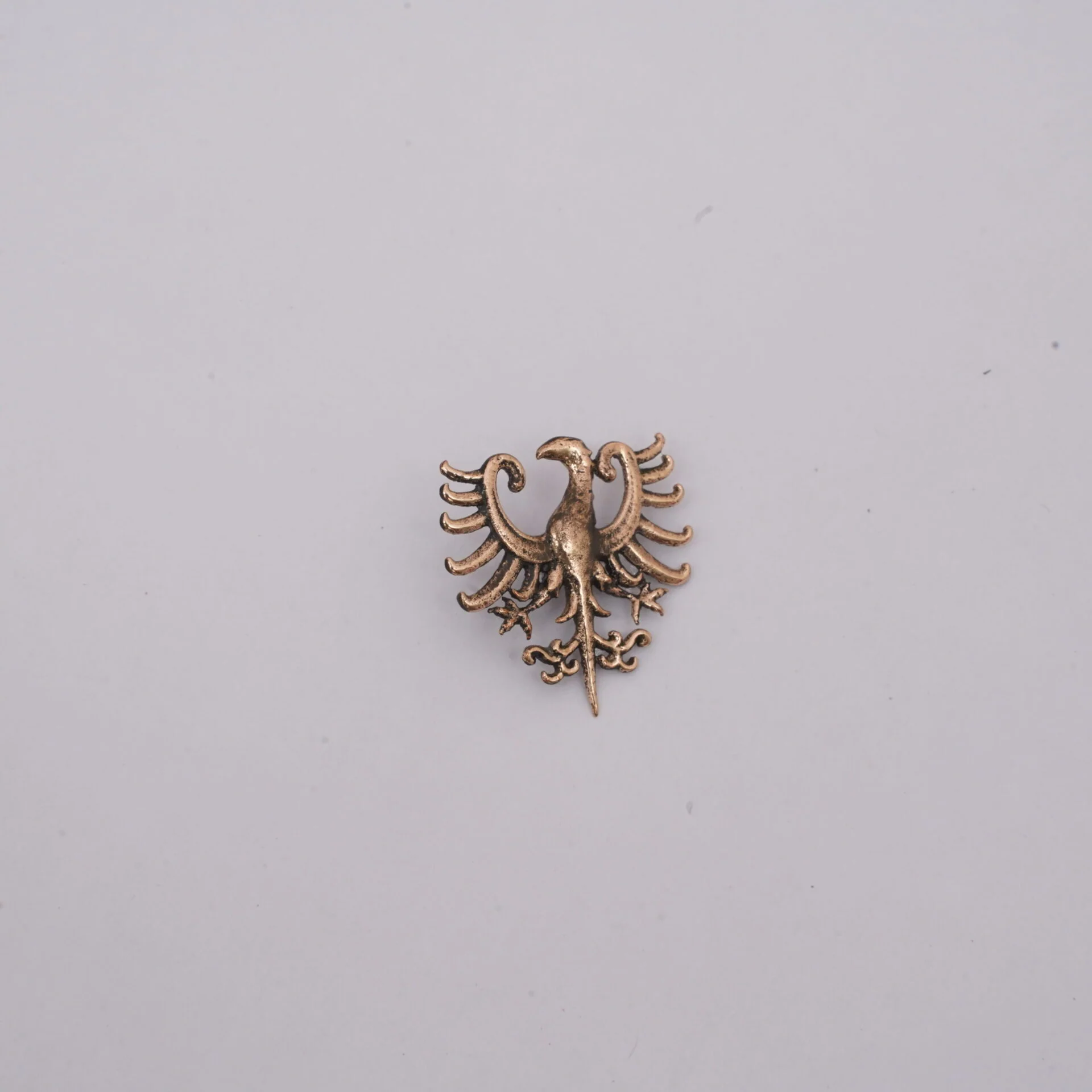 Alfiler de Bronce Antiguo con Insignia de Águila Heráldica - Insignia de Bronce Macizo con Montura de Estilo Medieval - Image 3