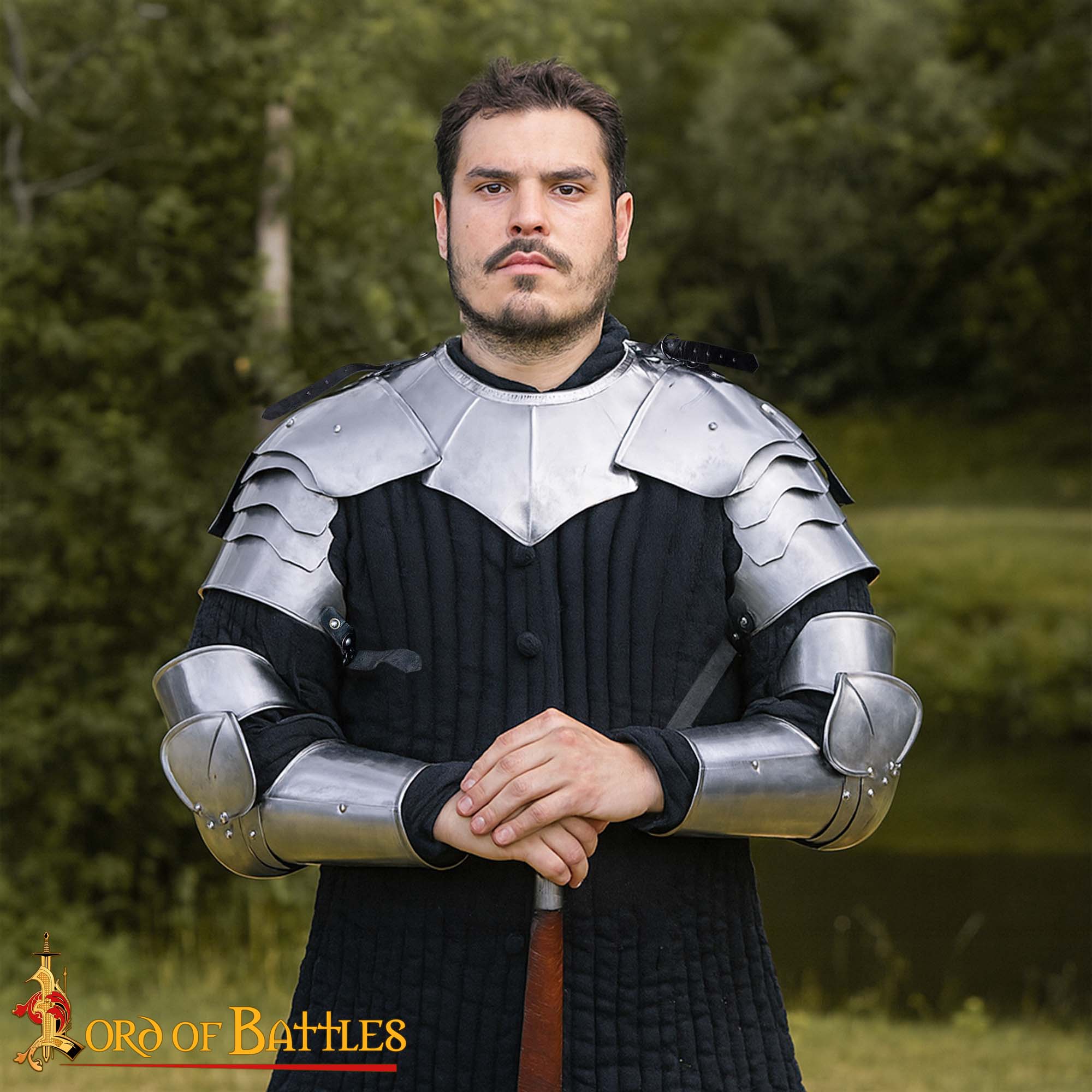 Armadura Medieval de Acero con Pauldrón Asimétrico