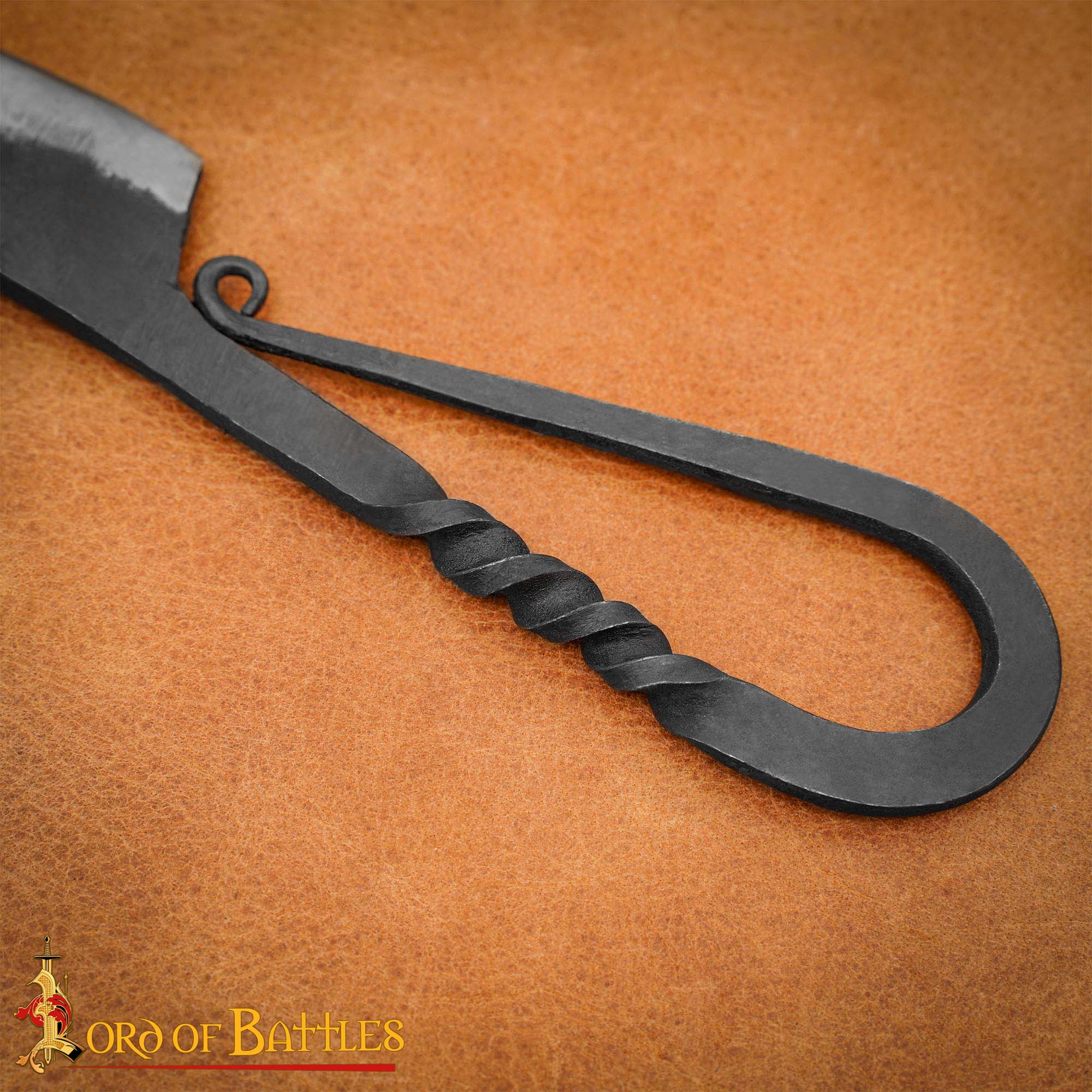 Auténtico Cuchillo Vikingo de Hierro Forjado a Mano - Mango Retorcido con Vaina de Cuero Auténtico - Image 10