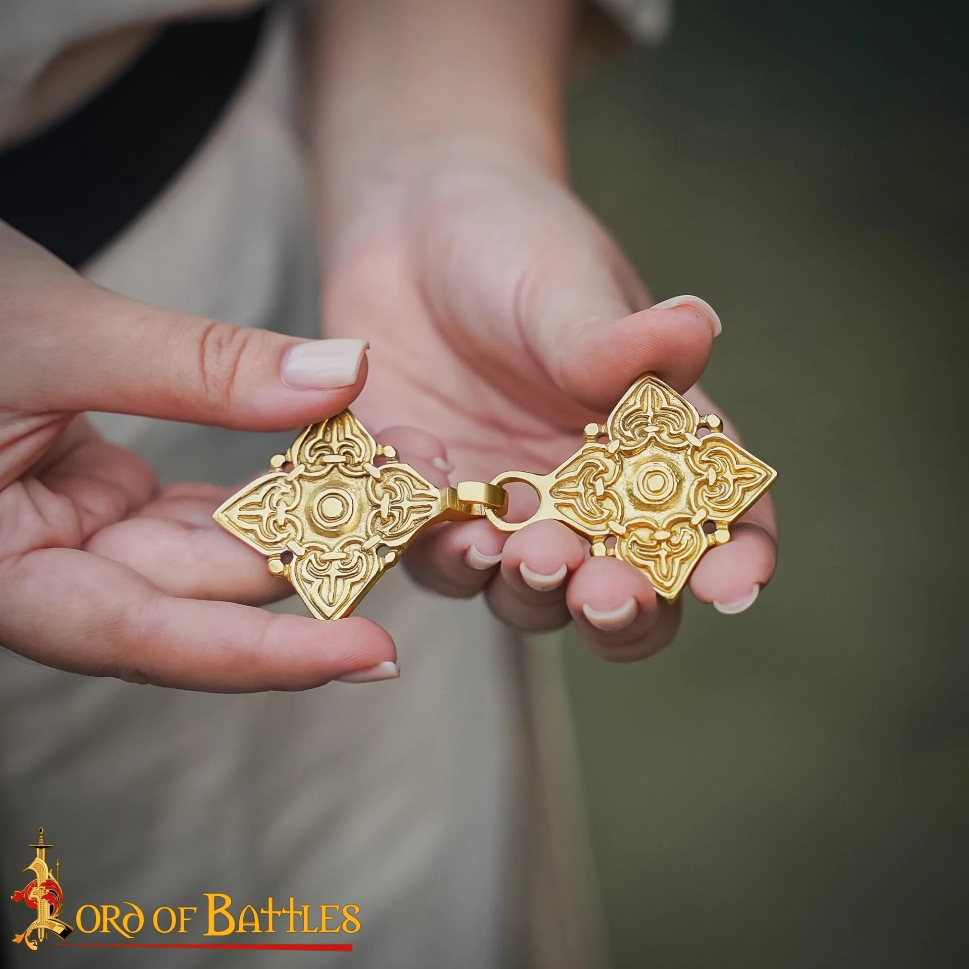 Broche de Latón Fundido para Caftán o Capa Vikinga / Rusa Histórica