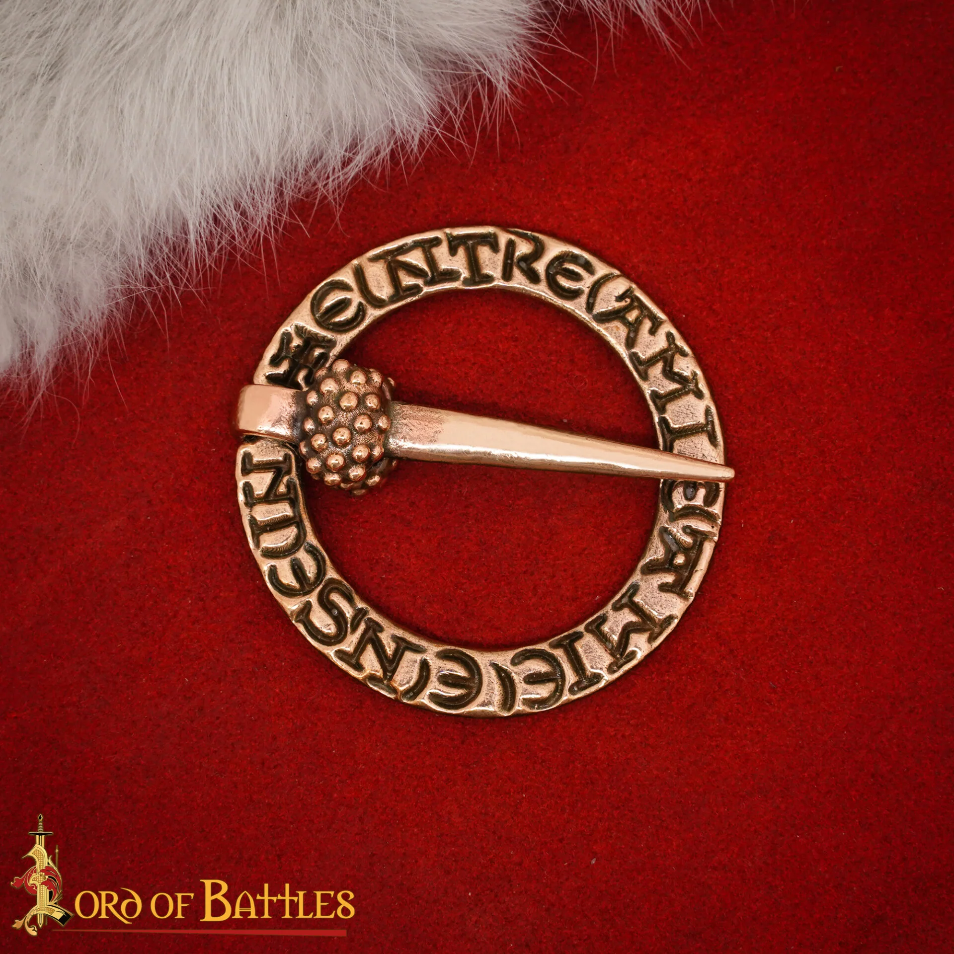 Broche Medieval de Bronce con Anillo Fundido a la Cera Perdida Diseño Inscrito - Image 6