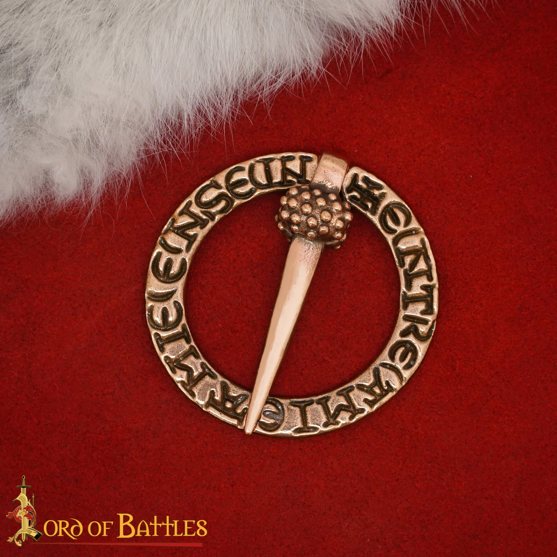 Broche Medieval de Bronce con Anillo Fundido a la Cera Perdida Diseño Inscrito - Image 8
