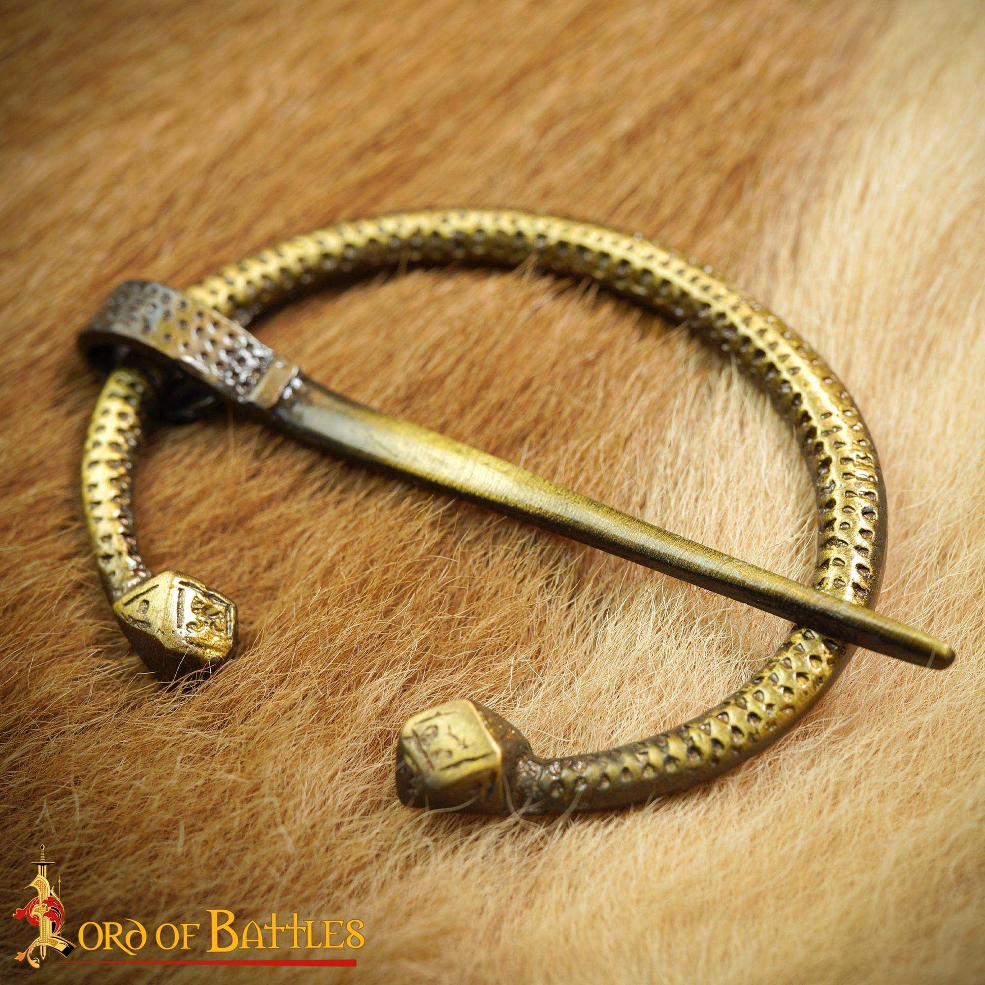 Broche Penannular de Latón Antiguo - Capa Vikinga
