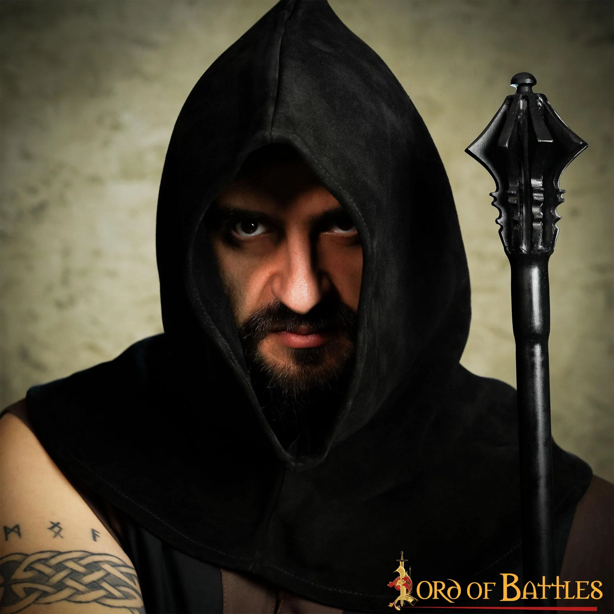 Capucha de Piel de Ante Negra con Cuello Ancho - Estilo Medieval Artesanal - Image 5
