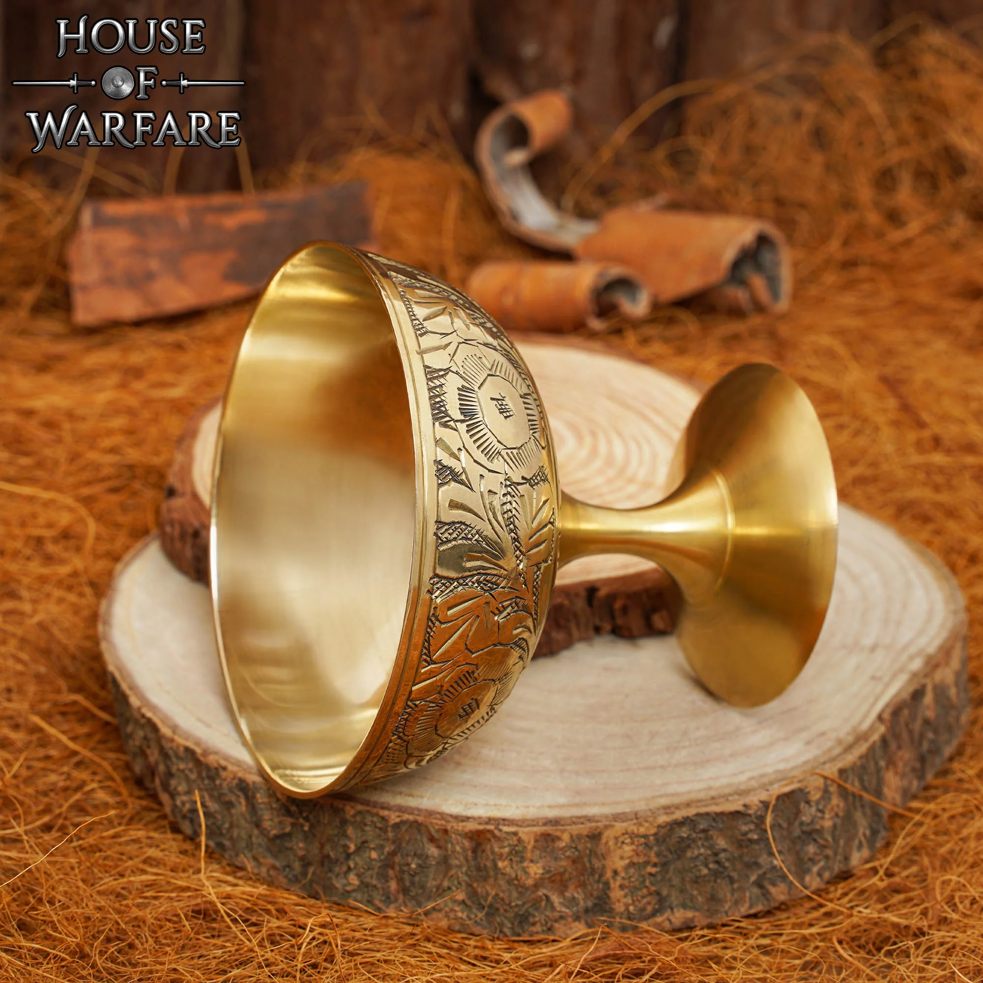 Copa Medieval Artesanal de Latón para Fiestas - Image 3