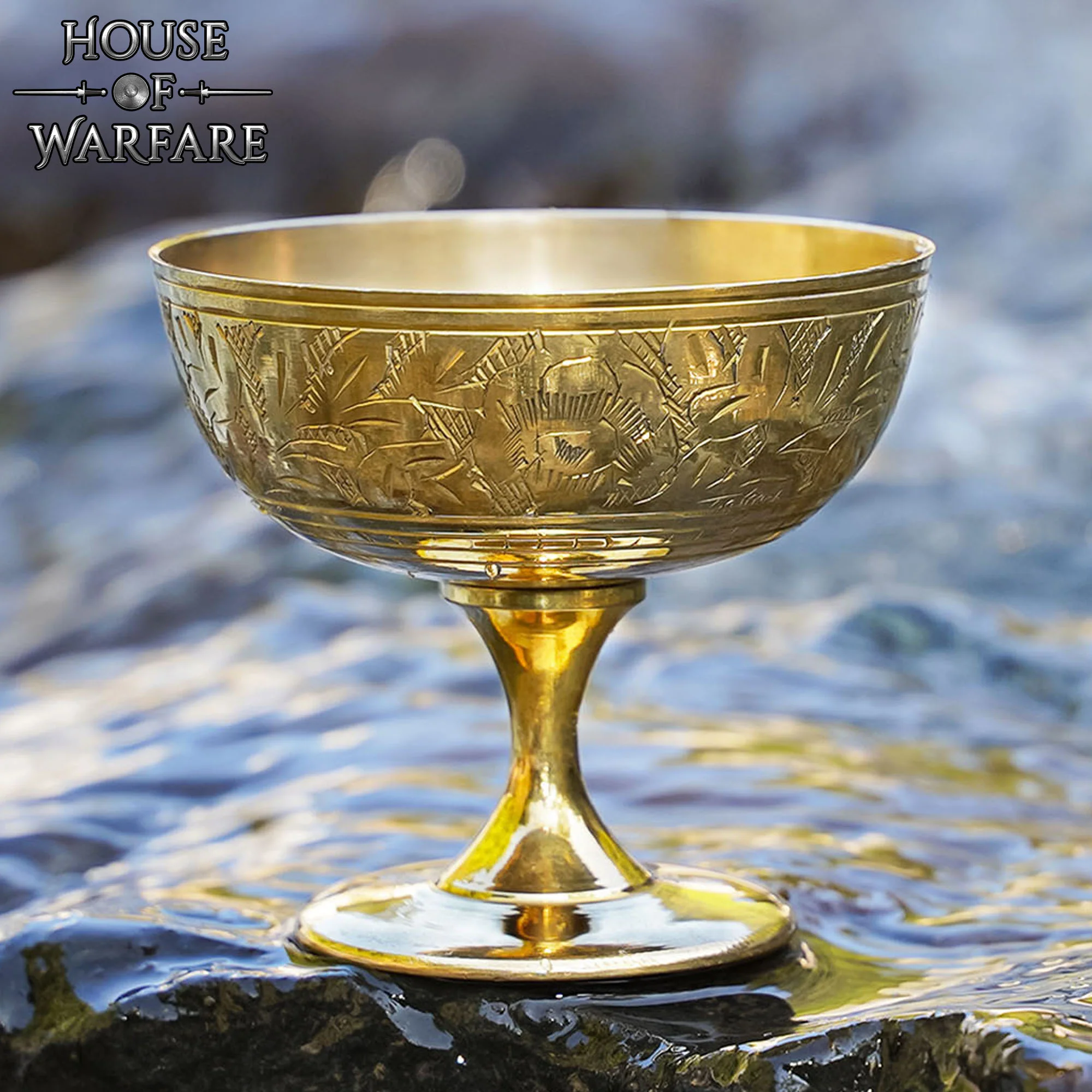 Copa Medieval Artesanal de Latón para Fiestas - Image 4