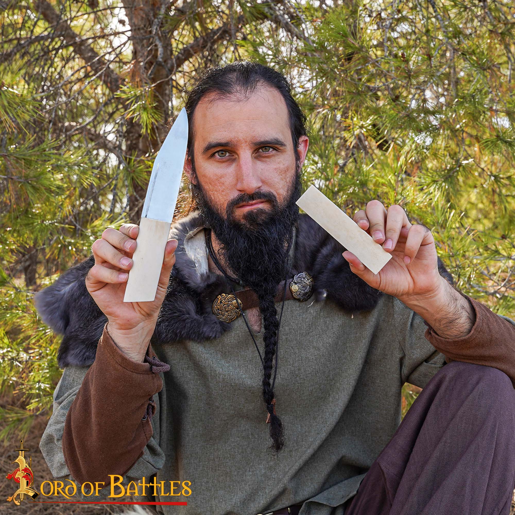 Cuchillo Medieval con Mango de Hueso Auténtico - Image 4