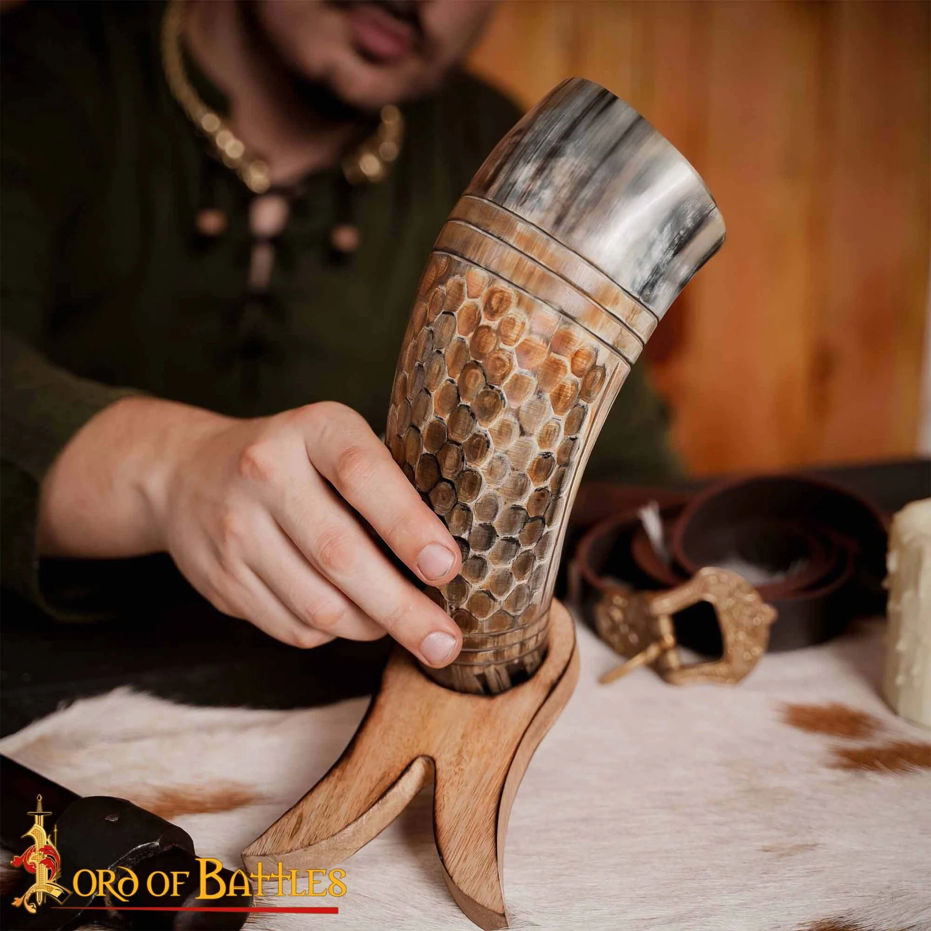 Cuerno Vikingo Artesanal - Grabado Panal, 500-600 Ml - Image 11