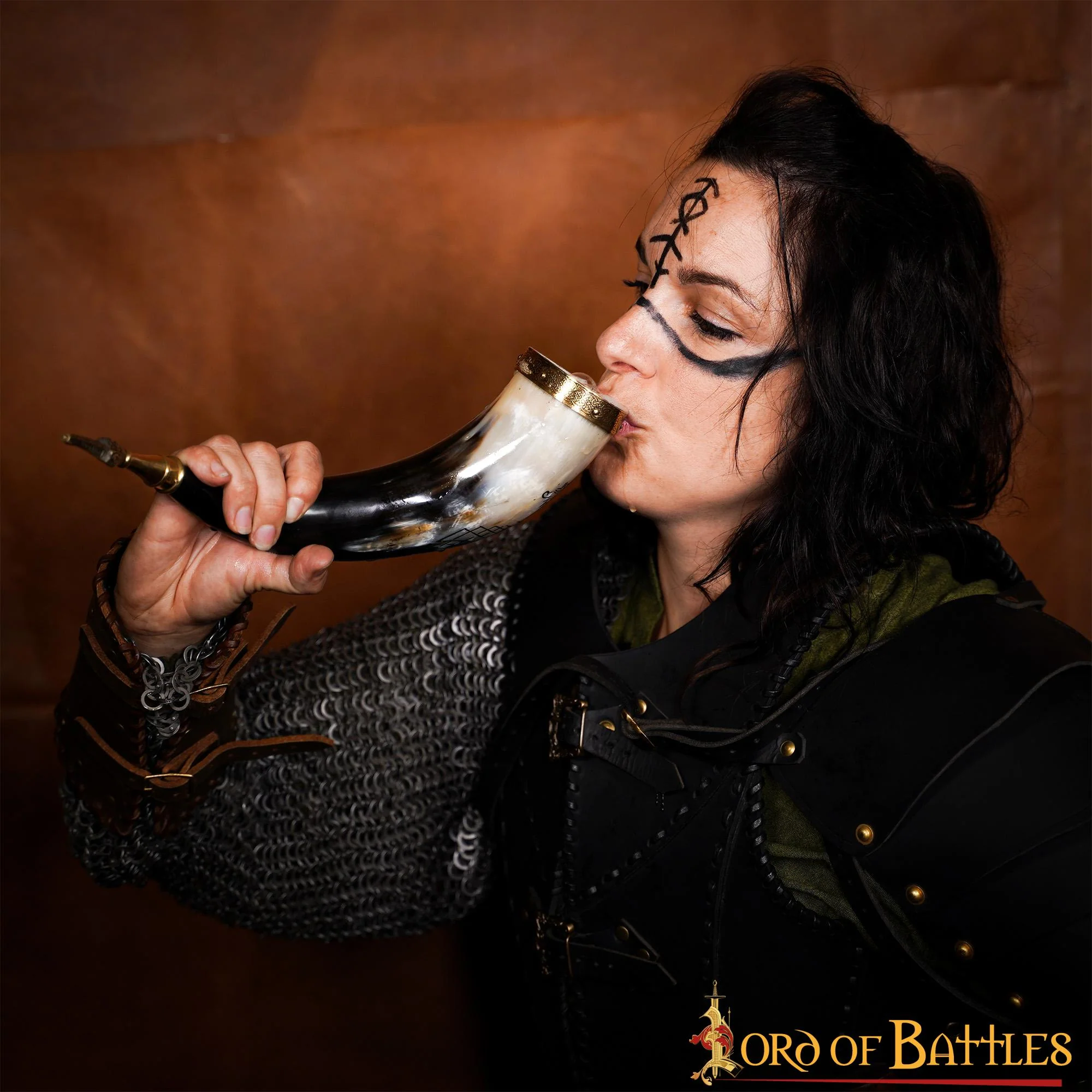 Cuerno Vikingo para Beber con Brújula y Grabado de Jormungandr - Cuerno de Buey Hecho a Mano - Image 7
