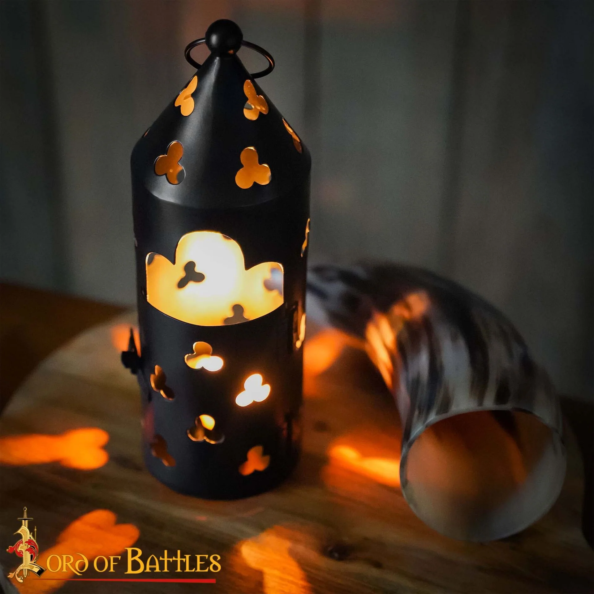 Farol Medieval de Hierro para Velas con Recortes de Trébol y Asa Anular - Image 18