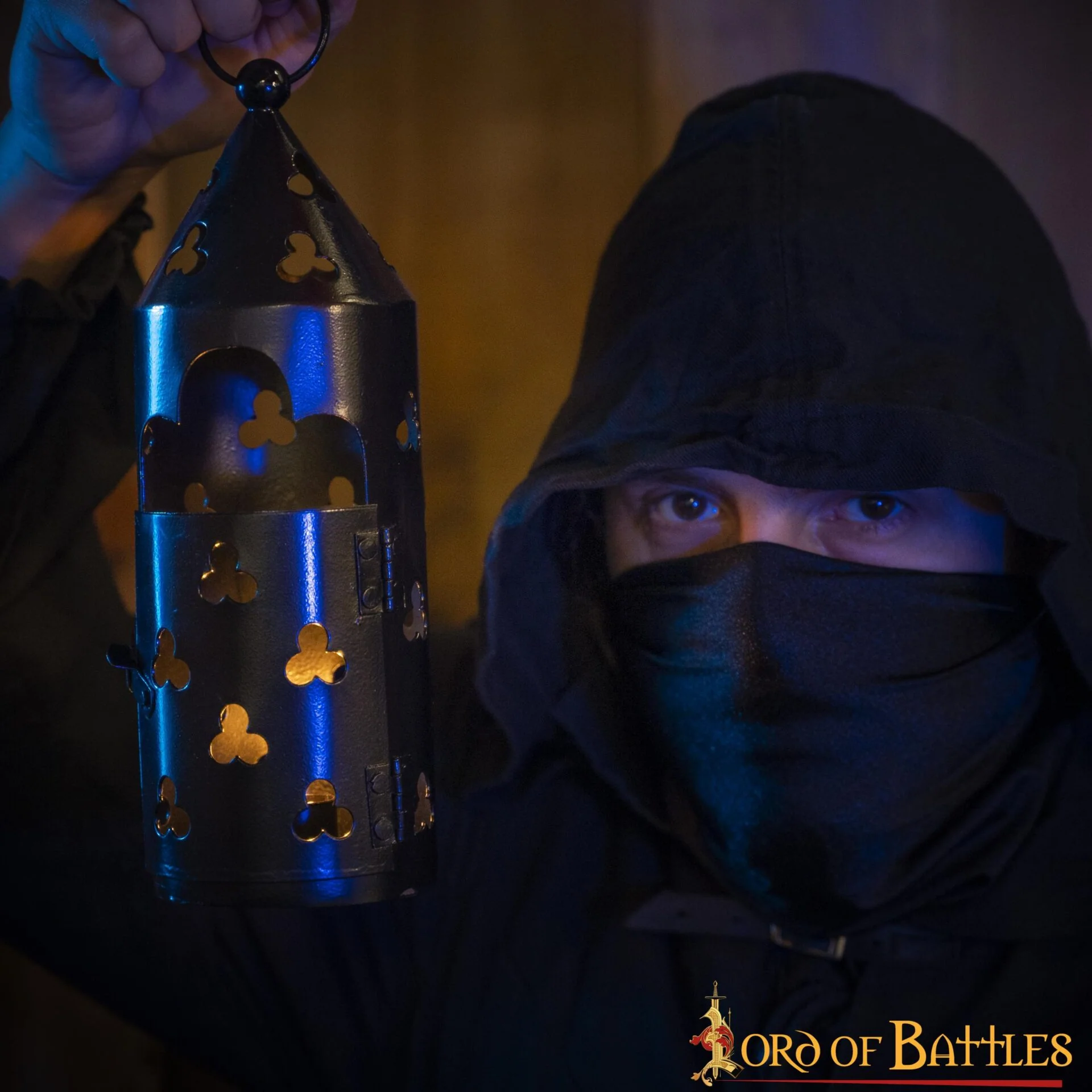Farol Medieval de Hierro para Velas con Recortes de Trébol y Asa Anular - Image 8