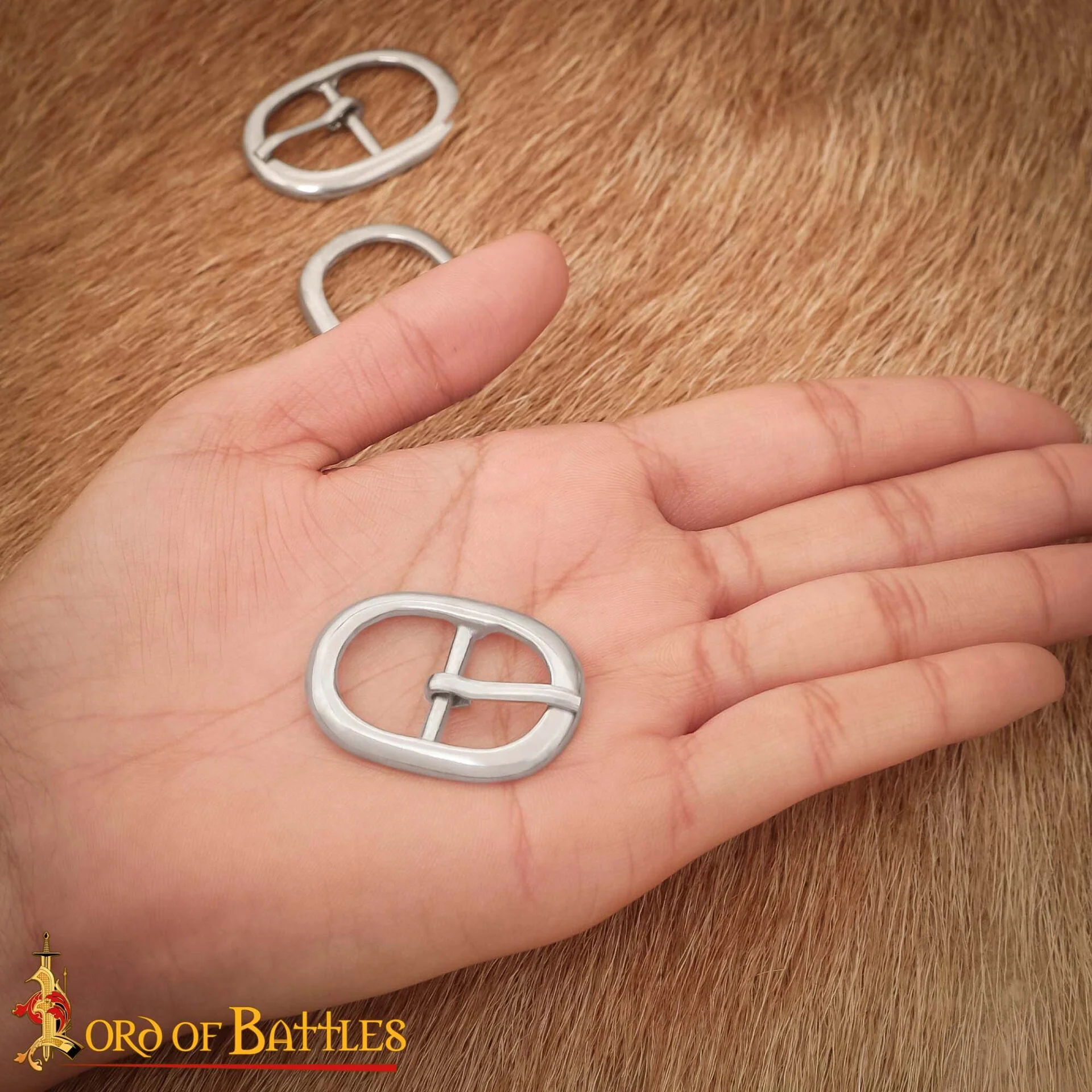 Hebillas Ovaladas Niqueladas de Inspiración Medieval - Juego de 3 Hebillas de Acero Acabadas a Mano - Image 10