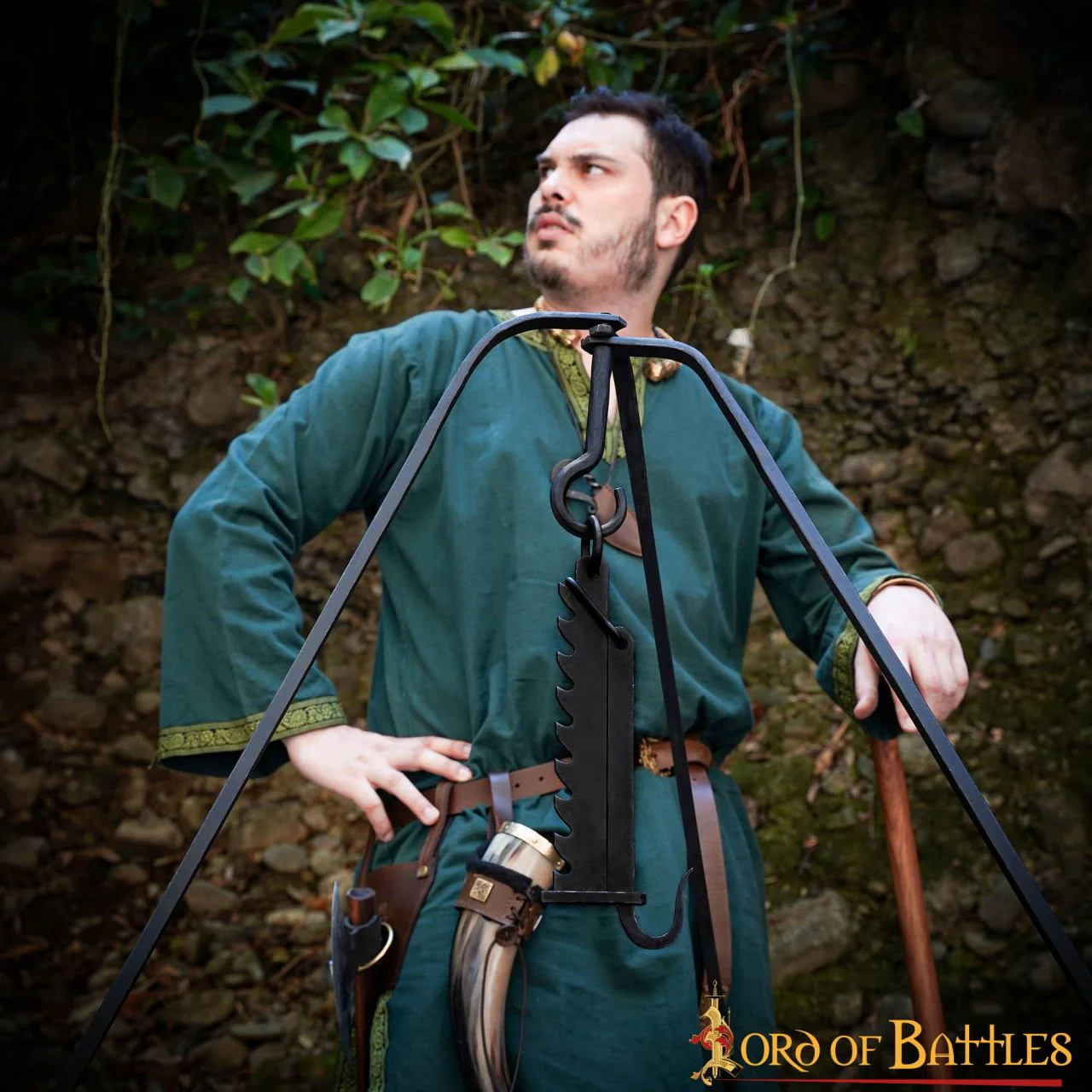 Hervidor Medieval de Hierro Forjado a Mano Sierra de Campamento Funcional - Image 4