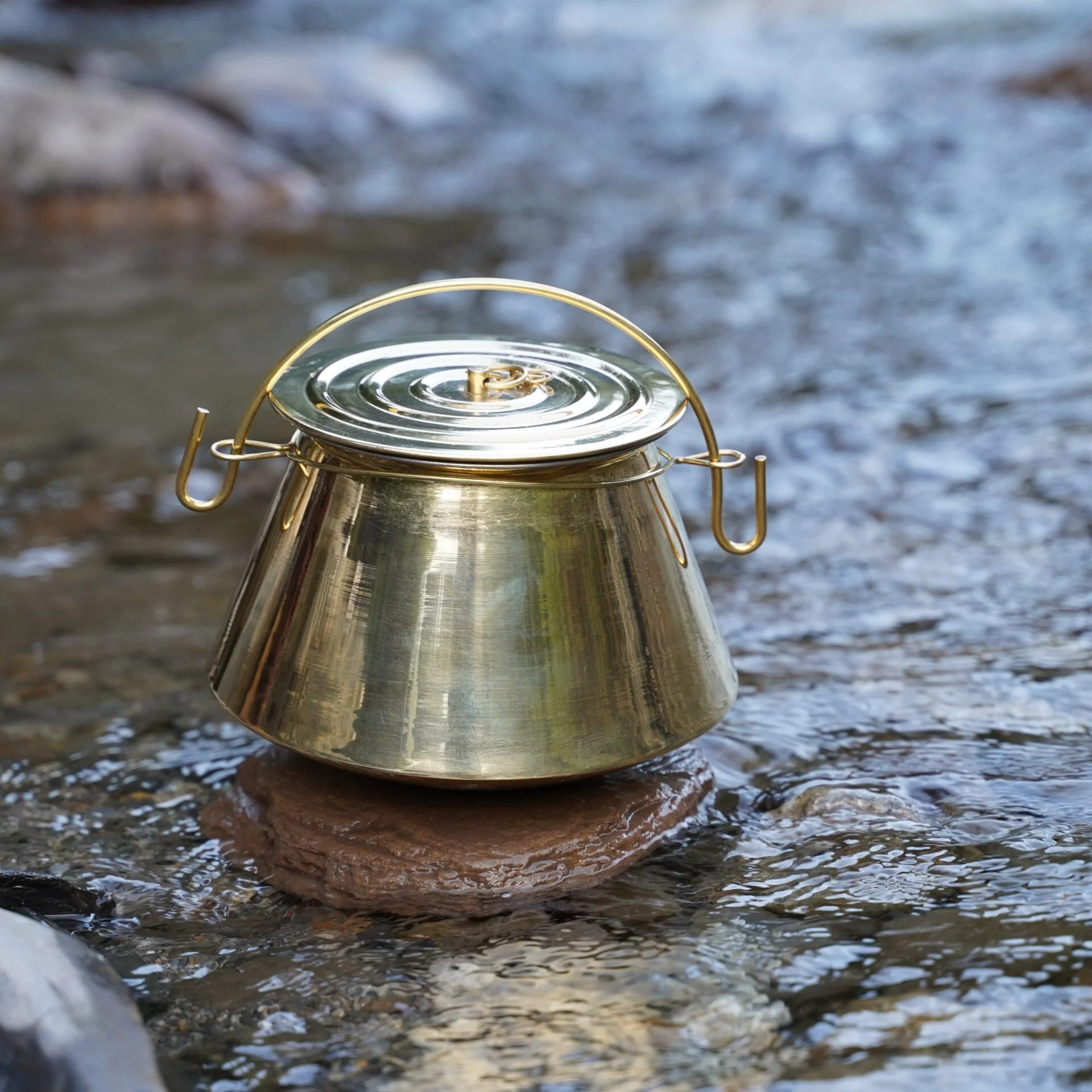 Hervidor Medieval de Latón con Tapa - Olla Histórica para Cocinar Al Aire Libre y en Hogueras - Caldero de Latón Pulido Hecho a Mano - Image 12