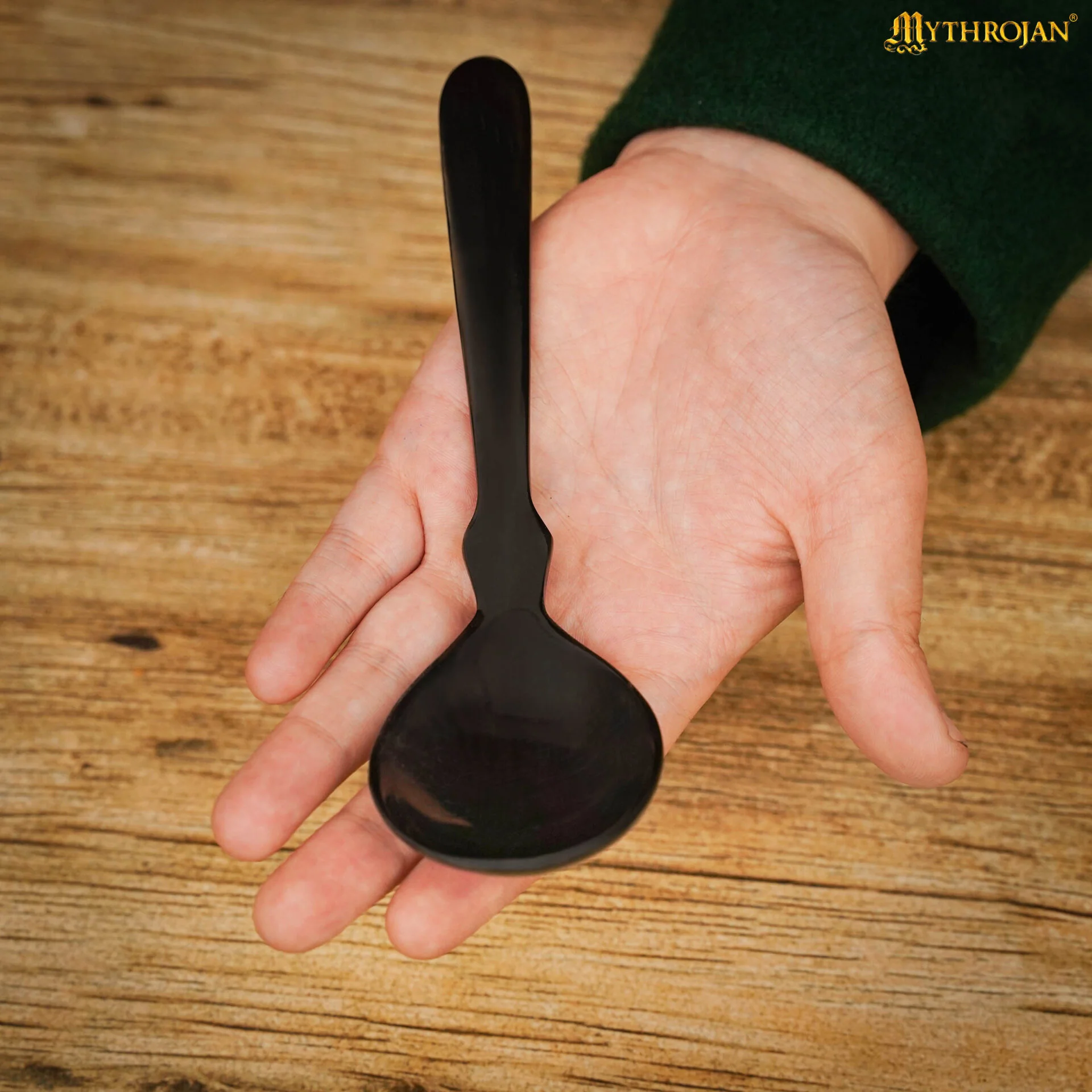 Juego de 2 Cucharas de Cuerno de Búfalo - Utensilios de Cuerno Natural Acabados a Mano (6.75") | Juego de Cucharas Medievales Vikingas Pulidas para Larp, Sca, y Temas Medievales - Image 9