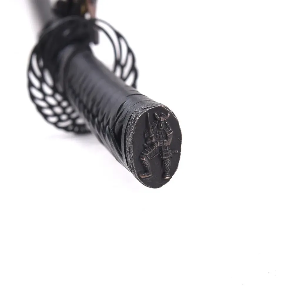 Katana Decorativa Japonesa con Hoja de Acero y Vaina de Madera - Image 3