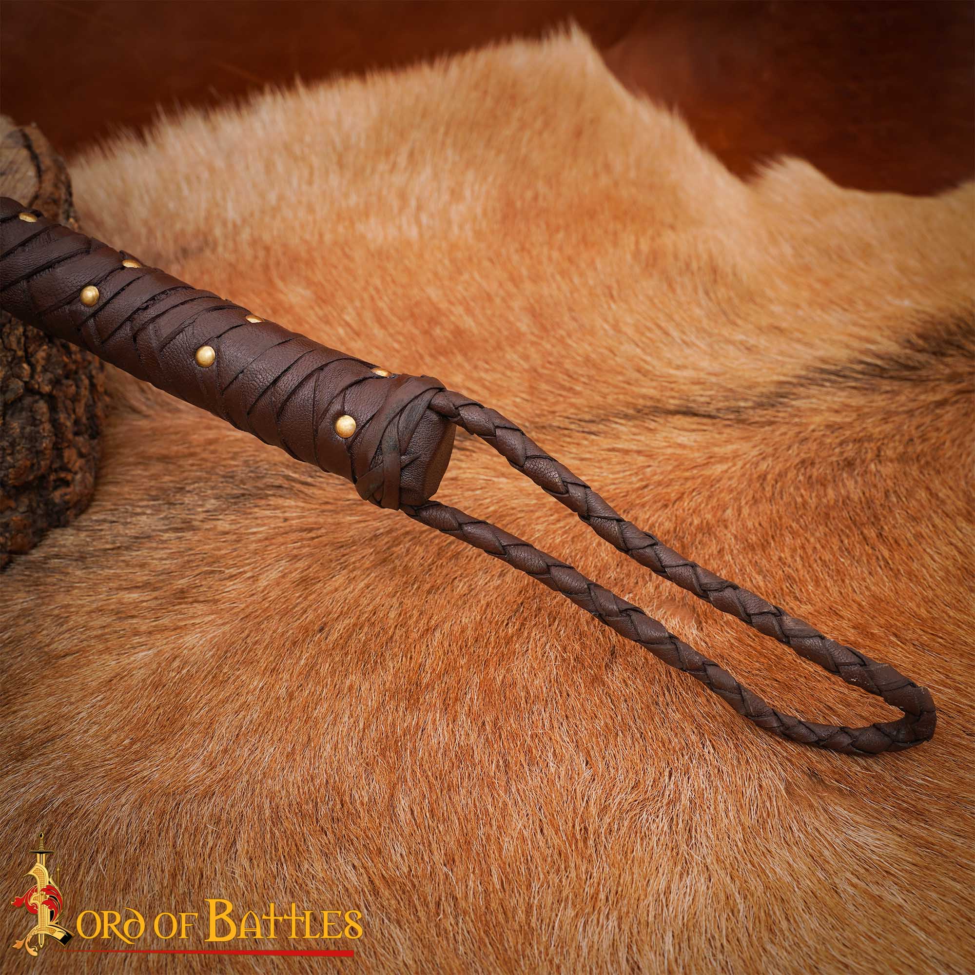 Látigo Medieval de Cuero para Toros - Diseño Trenzado Artesanal con Remaches de Latón - Image 6