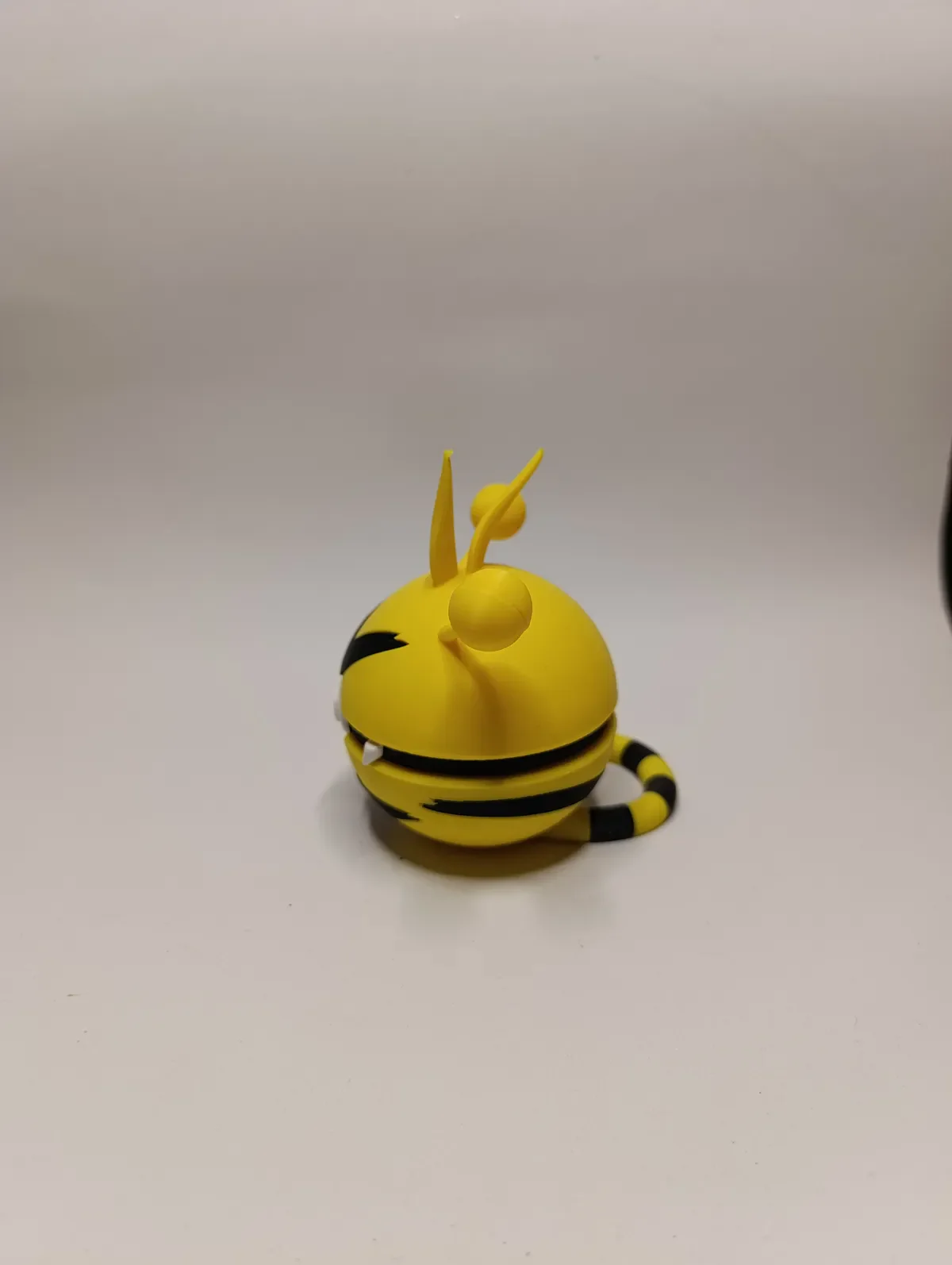 Poké Ball Electabuzz Coleccionable de Alta Calidad - Image 4