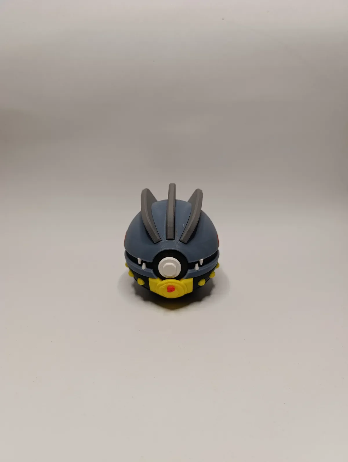 Poké Ball Machoke Coleccionable de Alta Calidad