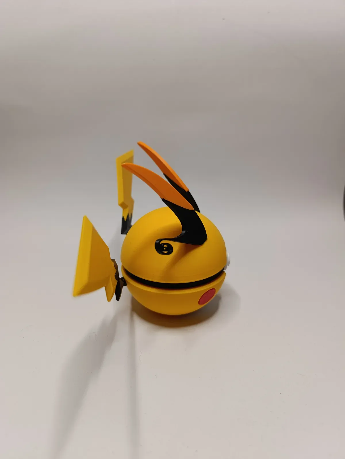 Poké Ball Mega Raichu X Coleccionable de Alta Calidad - Image 2