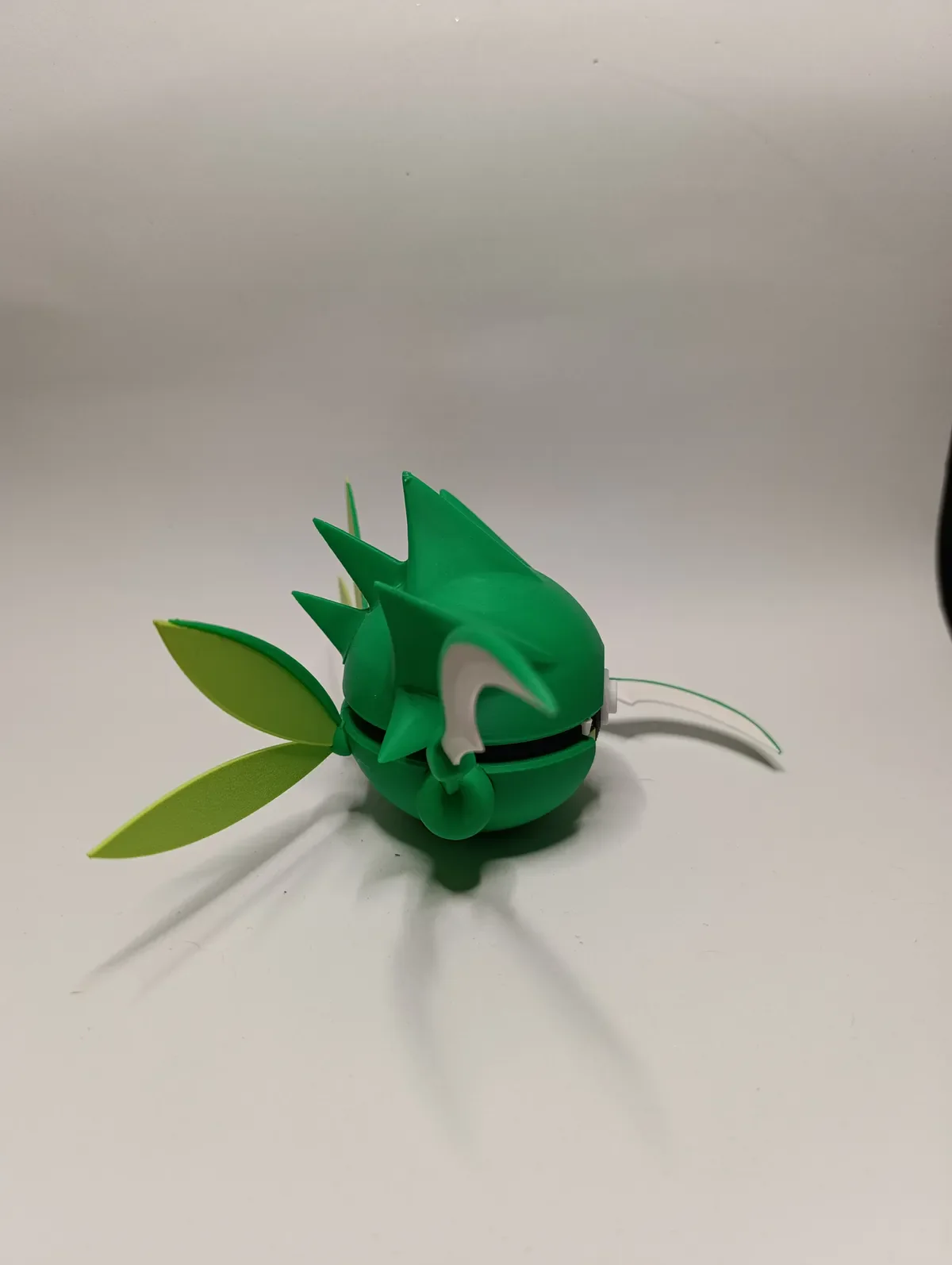 Poké Ball Scyther Coleccionable de Alta Calidad - Image 2