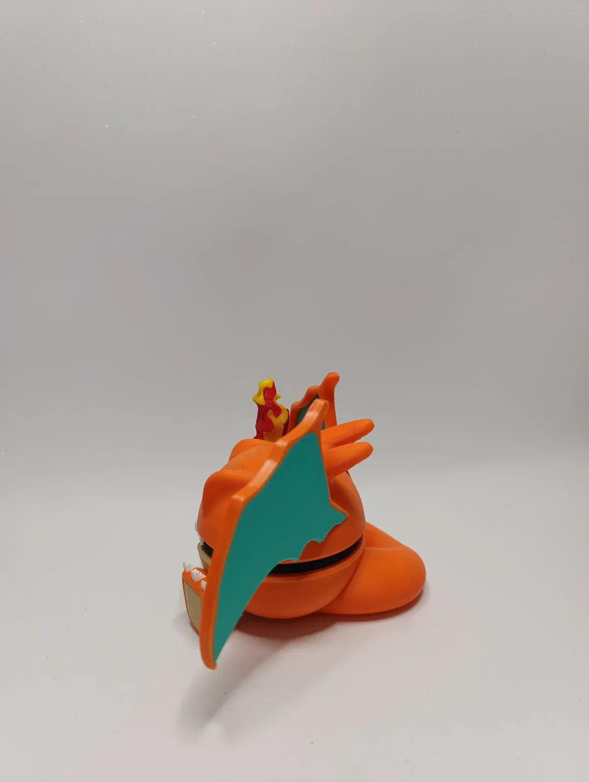 Poké Ball Charizard Coleccionable de Alta Calidad - Image 4