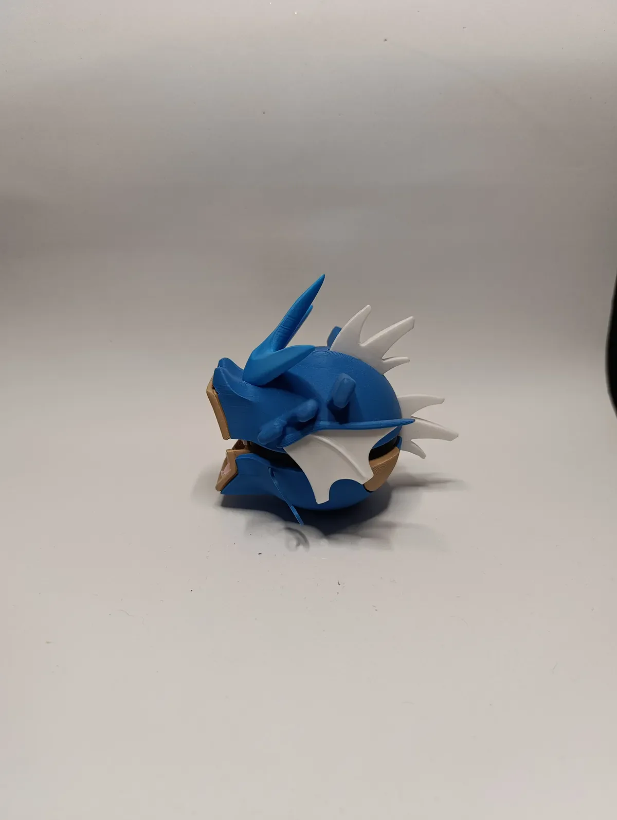 Poké Ball Gyarados Réplica Coleccionable - Image 4