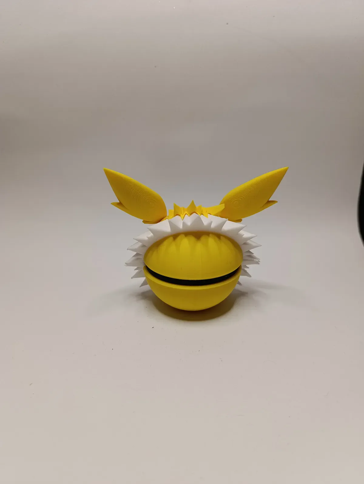 Poké Ball Jolteon Réplica Coleccionable - Image 3