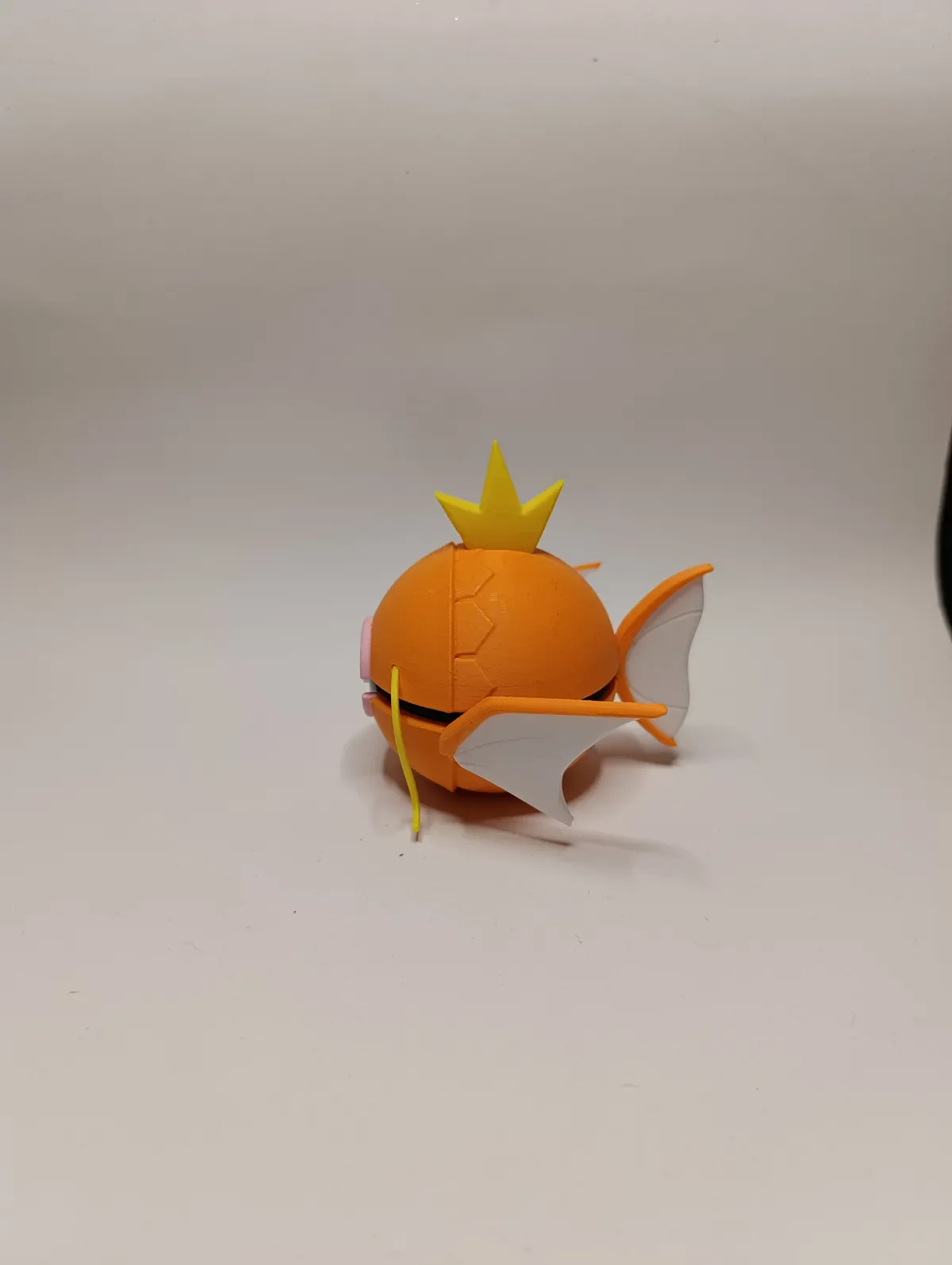 Poké Ball Magikarp Réplica Coleccionable - Image 4
