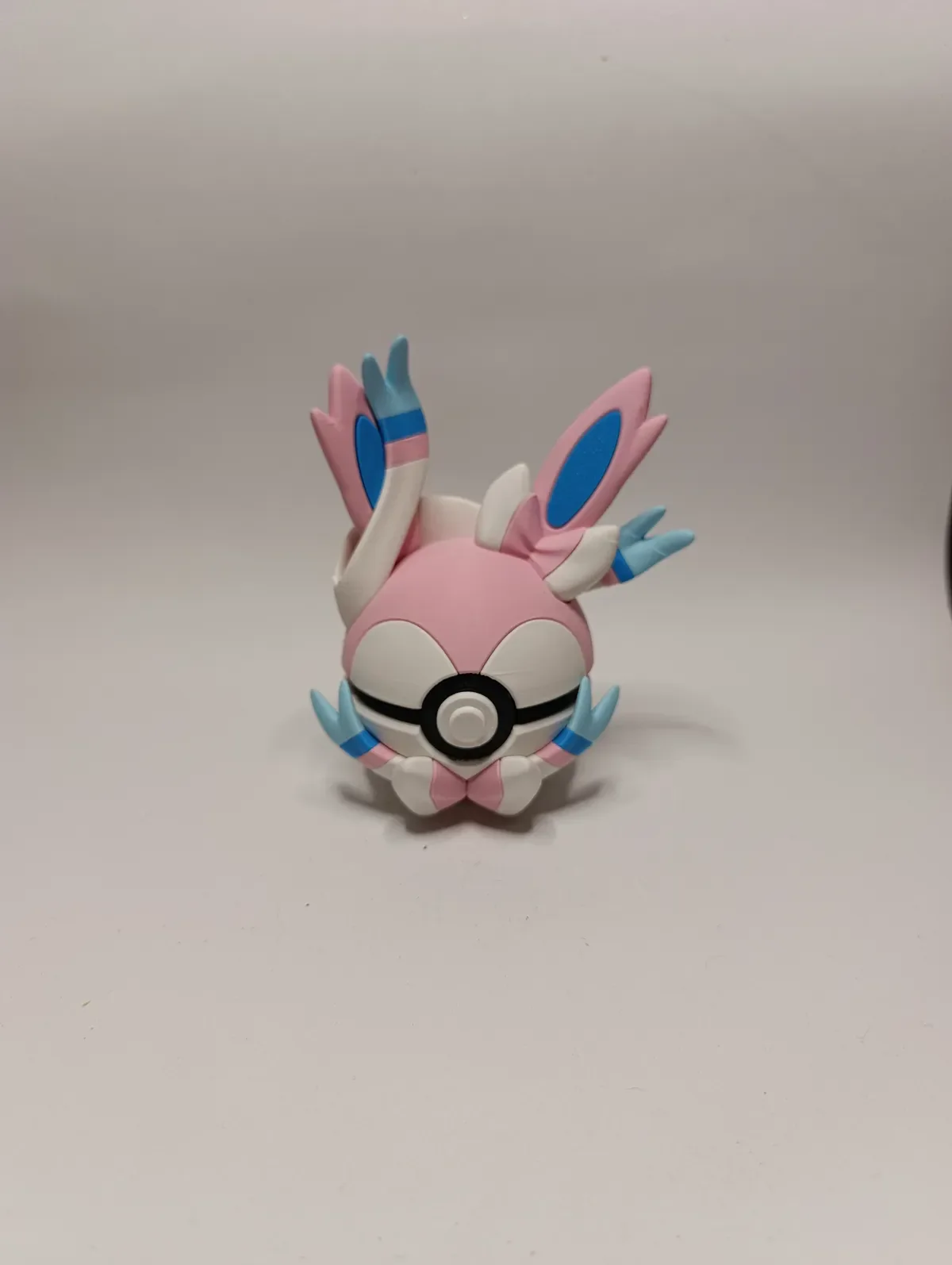 Poké Ball Sylveon Réplica Coleccionable