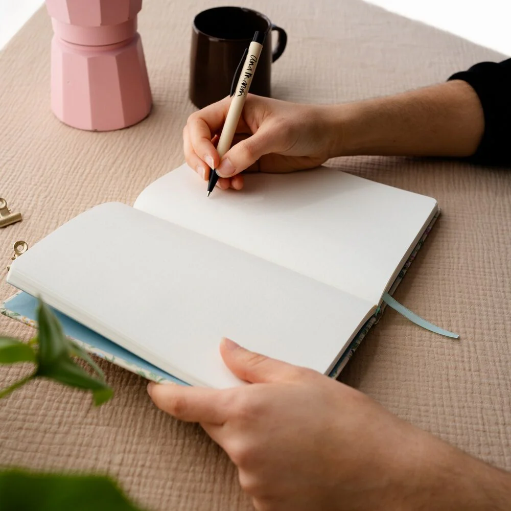 Set Cuaderno A5 + Boligrafo Ana Marin - Image 4
