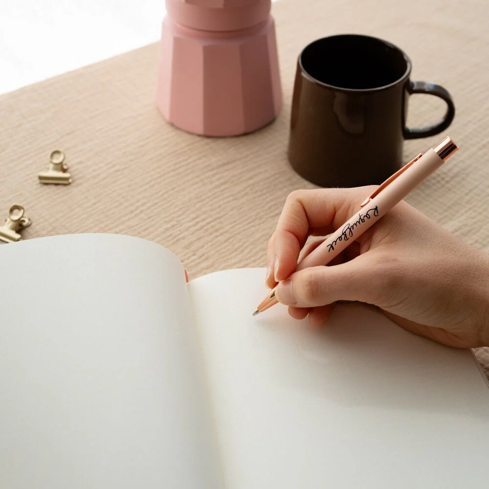 Set Cuaderno A5 + Boligrafo Raquel Beck - Image 5