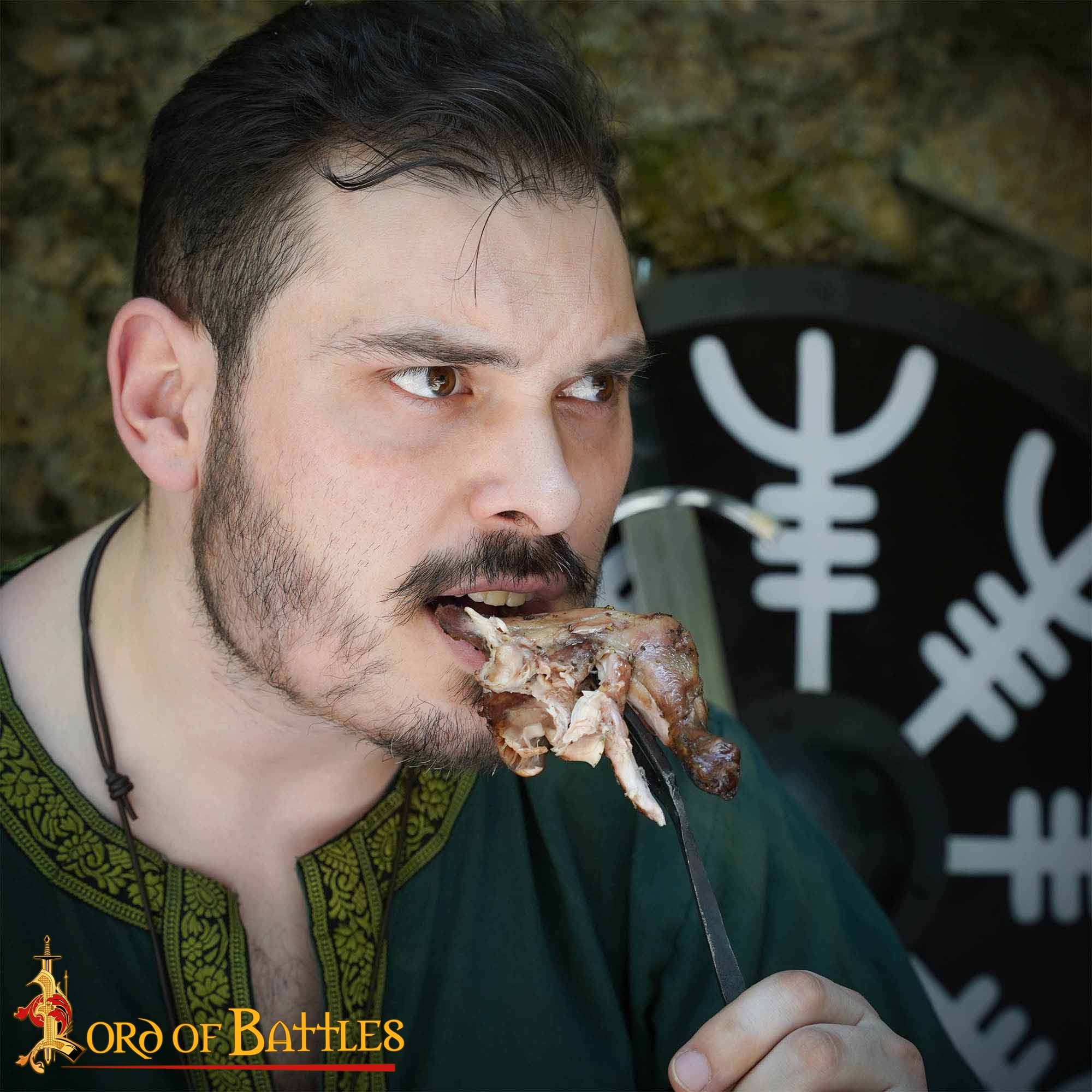 Viking Tenedor de Hierro Forjado a Mano para Ollas - Mango Retorcido Herramienta para Cocinar y Servir a Fuego Abierto - Image 15